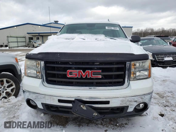 2010 GMC Sierra 1500 SLE z VIN 1GTSKVE36AZ149335, wystawiony jako Copart lot #86621964 z przebiegiem 83 381 mil mil oraz Czysty tytuł • Clean title. Historia ofert i sprzedaży dostępna na DreamBid. Obrazek 5.
