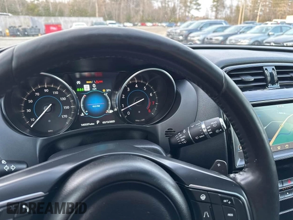 2020 Jaguar F-Pace 25t Premium z VIN SADCJ2FX7LA633057, wystawiony jako IAAI lot #41808796 z przebiegiem 145 537 mil mil oraz . Historia ofert i sprzedaży dostępna na DreamBid. Obrazek 7.