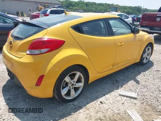 2012 Hyundai Veloster w/Gray Int с VIN KMHTC6AD9CU074244, выставлен на аукционе IAAI как лот 42471609 с пробегом 117 402 миль миль и . История ставок и продаж доступна на DreamBid. Изображение 4.