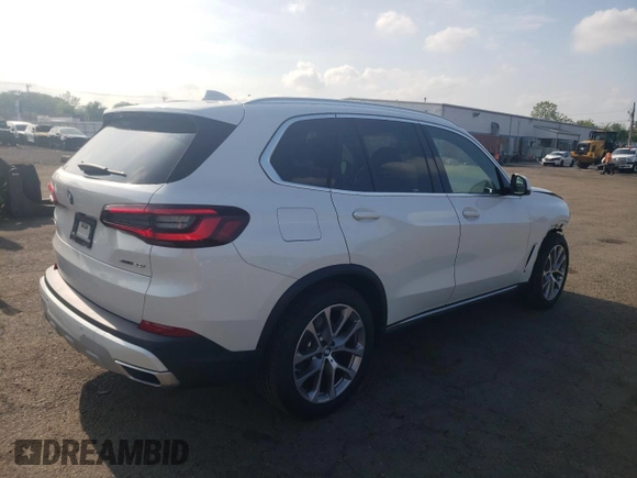 2022 BMW X5 xDrive40i z VIN 5UXCR6C02N9M50266, wystawiony jako Copart lot #56545385 z przebiegiem 13 697 mil mil oraz Szkoda całkowita • Salvage title. Historia ofert i sprzedaży dostępna na DreamBid. Obrazek 3.