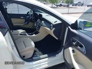 2017 Mercedes-Benz CLA 250 z VIN WDDSJ4EBXHN444076, wystawiony jako IAAI lot #42183176 z przebiegiem 121 385 mil mil oraz . Historia ofert i sprzedaży dostępna na DreamBid. Obrazek 5.