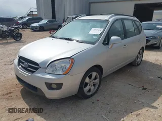 2007 Kia Rondo LX with VIN KNAFG526077069189, listed as a IAAI auction lot 42090474 with 96,722 mi miles. Bid and sale history available at carsss.com. Image 2.