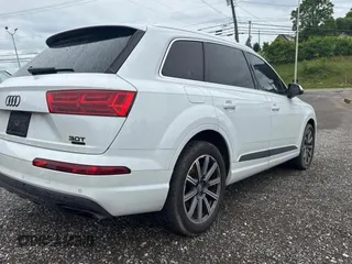 2017 Audi Q7 Premium Plus with VIN WA1LAAF73HD021296, listed as a Copart auction lot 55881465 with 140,164 mi miles and Clean Title. Bid and sale history available at DreamBid. Image 4.