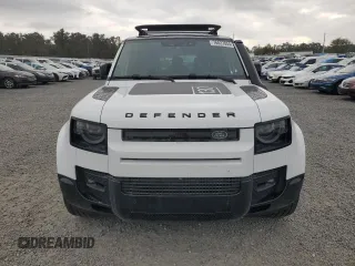 2024 Land Rover Defender X-Dynamic SE z VIN SALE2FEU7R2297275, wystawiony jako Copart lot #76837044 z przebiegiem Nie podano mil oraz Nie do naprawy • Non repairable. Historia ofert i sprzedaży dostępna na DreamBid. Obrazek 5.