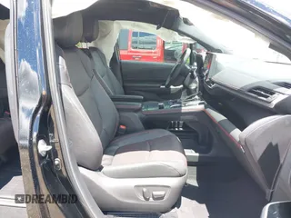 2025 Toyota Sienna XSE z VIN 5TDCSKFCXSS156213, wystawiony jako IAAI lot #42323480 z przebiegiem 10 011 mil mil oraz . Historia ofert i sprzedaży dostępna na DreamBid. Obrazek 5.