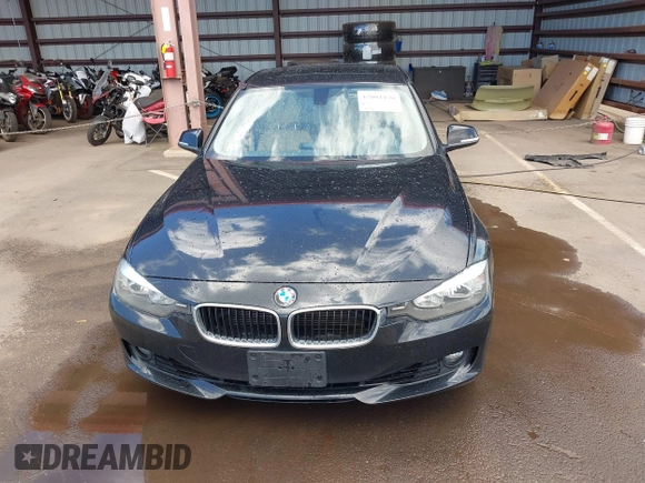 2013 BMW 3 Series 328i xDrive z VIN WBA3B3C52DF536321, wystawiony jako IAAI lot #42004170 z przebiegiem 70 985 mil mil oraz . Historia ofert i sprzedaży dostępna na DreamBid. Obrazek 12.