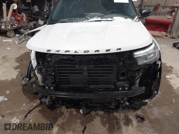 2025 Ford Explorer ST-Line z VIN 1FMUK8KH8SGA05191, wystawiony jako IAAI lot #41590538 z przebiegiem 8 793 mil mil oraz . Historia ofert i sprzedaży dostępna na DreamBid. Obrazek 12.