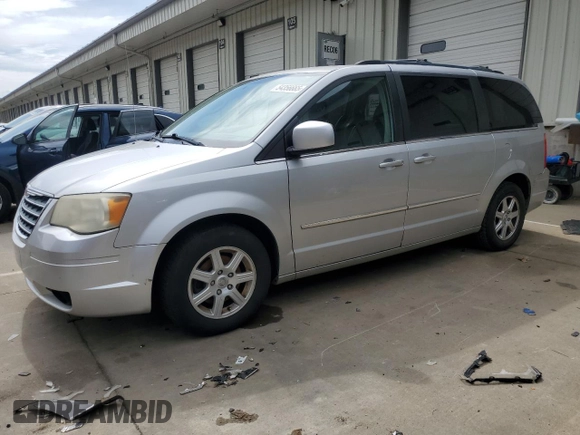 2010 Chrysler Town & Country Touring z VIN 2A4RR5D10AR273535, wystawiony jako Copart lot #54356665 z przebiegiem 238 132 mil mil oraz Szkoda całkowita • Salvage title. Historia ofert i sprzedaży dostępna na DreamBid. Obrazek 1.