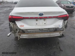2020 Toyota Avalon Hybrid Limited with VIN 4T1C21FB9LU016373, listed as a IAAI auction lot 41536148 with 104,675 mi miles. Bid and sale history available at carsss.com. Image 6.