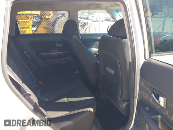 2013 Kia Soul + z VIN KNDJT2A69D7558159, wystawiony jako IAAI lot #41978478 z przebiegiem 223 717 mil mil oraz . Historia ofert i sprzedaży dostępna na DreamBid. Obrazek 8.