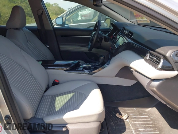 2018 Toyota Camry LE z VIN 4T1B11HK8JU155953, wystawiony jako IAAI lot #40609365 z przebiegiem 53 296 mil mil oraz . Historia ofert i sprzedaży dostępna na DreamBid. Obrazek 5.