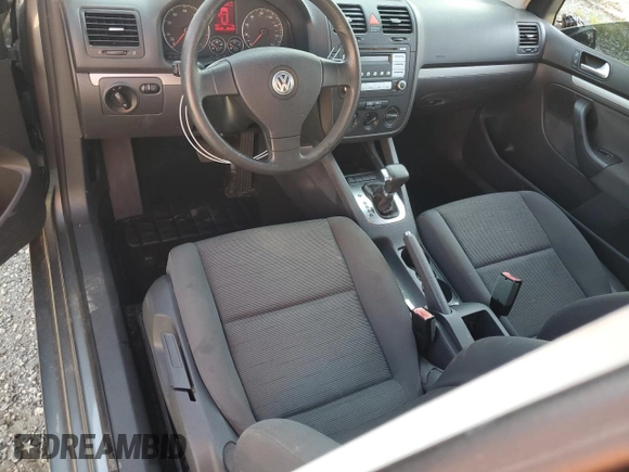 2008 Volkswagen Rabbit S z VIN WVWBA71K68W174999, wystawiony jako Copart lot #68356324 z przebiegiem 58 523 mil mil oraz Szkody całkowita. Historia ofert i sprzedaży dostępna na DreamBid. Obrazek 8.