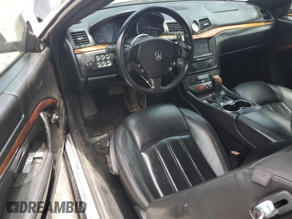 2009 Maserati GranTurismo с VIN ZAMGJ45A990047377, выставлен на аукционе Copart как лот 60991755 с пробегом 95 562 миль миль и Чистый • Clean title. История ставок и продаж доступна на DreamBid. Изображение 8.