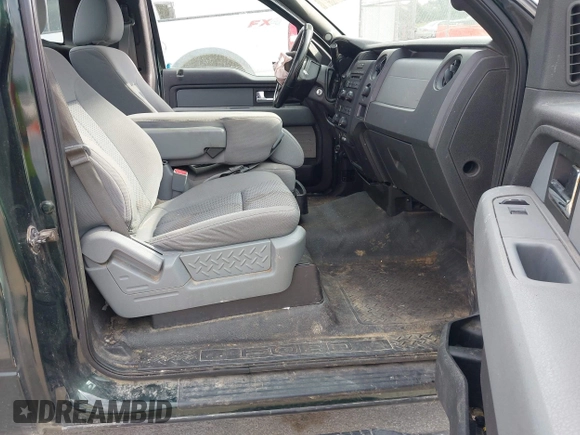 2013 Ford F-150 XL z VIN 1FTMF1CM2DFB81092, wystawiony jako IAAI lot #42364662 z przebiegiem 118 038 mil mil oraz . Historia ofert i sprzedaży dostępna na DreamBid. Obrazek 5.