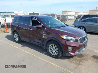 2019 Kia Sorento LX z VIN 5XYPG4A58KG565461, wystawiony jako IAAI lot #42099618 z przebiegiem 42 574 mil mil oraz . Historia ofert i sprzedaży dostępna na DreamBid. Obrazek 1.