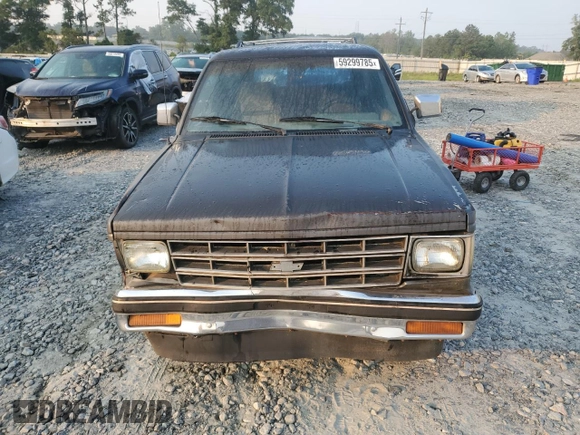 1988 Chevrolet Blazer z VIN 1GNCS18R7J8221699, wystawiony jako Copart lot #59299785 z przebiegiem 307 873 mil mil oraz Czysty tytuł • Clean title. Historia ofert i sprzedaży dostępna na DreamBid. Obrazek 5.