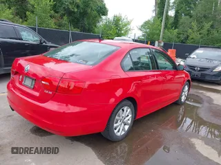 2011 Volkswagen Jetta SE with VIN 3VWDZ7AJ2BM399546, listed as a IAAI auction lot 42635268 with 195,565 mi miles and . Bid and sale history available at DreamBid. Image 4.