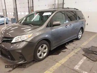 2018 Toyota Sienna LE Auto Access Seat with VIN 5TDKZ3DC4JS903738, listed as a IAAI auction lot 41688581 with 42,511 mi miles. Bid and sale history available at carsss.com. Image 2.