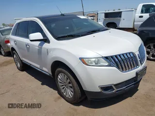 2011 Lincoln MKX z VIN 2LMDJ6JK6BBJ06178, wystawiony jako IAAI lot #42483912 z przebiegiem 83 125 mil mil oraz . Historia ofert i sprzedaży dostępna na DreamBid. Obrazek 1.