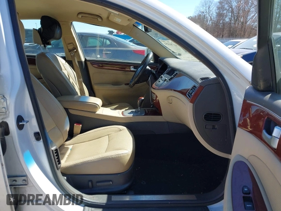 2012 Hyundai Genesis 3.8L z VIN KMHGC4DD1CU158141, wystawiony jako IAAI lot #41701051 z przebiegiem 189 981 mil mil oraz . Historia ofert i sprzedaży dostępna na DreamBid. Obrazek 5.