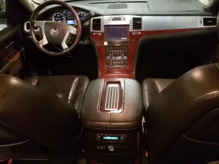 2011 Cadillac Escalade Premium z VIN 1GYS4CEFXBR143221, wystawiony jako Copart lot #48362355 z przebiegiem 189 005 mil mil oraz Szkody całkowita. Historia ofert i sprzedaży dostępna na DreamBid. Obrazek 8.
