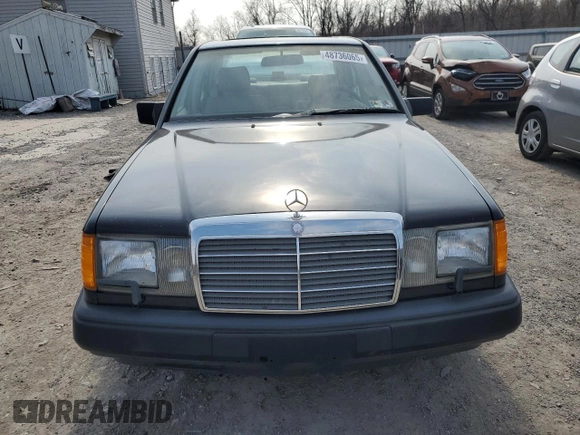 1986 Mercedes-Benz 300 E z VIN WDBEA30D7GA264150, wystawiony jako Copart lot #48736065 z przebiegiem 139 066 mil mil oraz Czysty tytuł • Clean title. Historia ofert i sprzedaży dostępna na DreamBid. Obrazek 5.