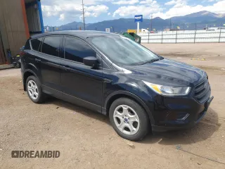 2017 Ford Escape S z VIN 1FMCU0F78HUE91357, wystawiony jako Copart lot #62545785 z przebiegiem 55 002 mil mil oraz Szkoda całkowita • Salvage title. Historia ofert i sprzedaży dostępna na DreamBid. Obrazek 4.