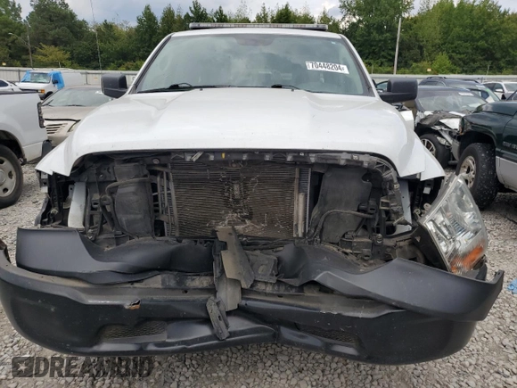 2021 Ram 1500 Tradesman z VIN 1C6RR7FG2MS574644, wystawiony jako Copart lot #70448204 z przebiegiem Nie podano mil oraz Szkoda całkowita • Salvage title. Historia ofert i sprzedaży dostępna na DreamBid. Obrazek 5.