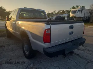 2010 Ford F-250 XL z VIN 1FTSX2B51AEA77375, wystawiony jako Copart lot #44066945 z przebiegiem 128 913 mil mil oraz Tytuł czysty. Historia ofert i sprzedaży dostępna na DreamBid. Obrazek 3.