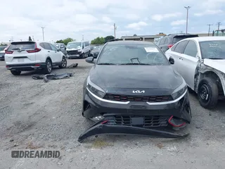2023 Kia Forte GT-Line z VIN 3KPF54AD8PE539617, wystawiony jako IAAI lot #41890617 z przebiegiem 26 855 mil mil oraz . Historia ofert i sprzedaży dostępna na DreamBid. Obrazek 12.