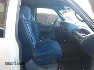 1995 GMC Sierra 1500 z VIN 2GTEK19K9S1591415, wystawiony jako IAAI lot #42011093 z przebiegiem 334 476 mil mil oraz . Historia ofert i sprzedaży dostępna na DreamBid. Obrazek 5.