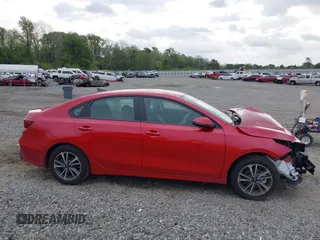 2024 Kia Forte LXS z VIN 3KPF24ADXRE830874, wystawiony jako IAAI lot #41910555 z przebiegiem 8708 mil mil oraz . Historia ofert i sprzedaży dostępna na DreamBid. Obrazek 14.