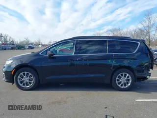 2022 Chrysler Pacifica Touring L z VIN 2C4RC3BG7NR227967, wystawiony jako IAAI lot #41620189 z przebiegiem 33 052 mil mil oraz . Historia ofert i sprzedaży dostępna na DreamBid. Obrazek 14.