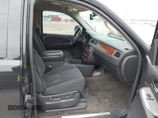2008 Chevrolet Tahoe Police z VIN 1GNEC030X8R246979, wystawiony jako IAAI lot #41714414 z przebiegiem 209 942 mil mil oraz . Historia ofert i sprzedaży dostępna na DreamBid. Obrazek 5.