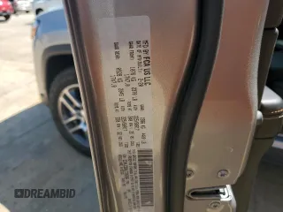 2020 Jeep Compass Latitude z VIN 3C4NJCBBXLT205996, wystawiony jako Copart lot #50507825 z przebiegiem Nie podano mil oraz Szkoda całkowita • Salvage title. Historia ofert i sprzedaży dostępna na DreamBid. Obrazek 14.