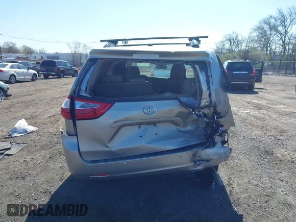 2017 Toyota Sienna XLE Auto Access Seat with VIN 5TDYZ3DC4HS862189, listed as a IAAI auction lot 41989366 with 58,879 mi miles. Bid and sale history available at carsss.com. Image 16.