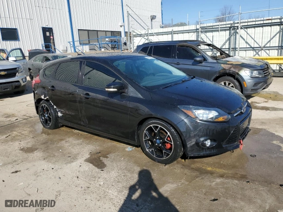 2013 Ford Focus SE with VIN 1FADP3K28DL217108, listed as a Copart auction lot 48513975 with 136,746 mi miles and Non Repairable. Bid and sale history available at carsss.com. Image 4.
