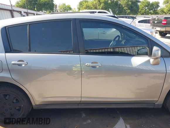 2009 Nissan Versa 1.8 SL with VIN 3N1BC13E19L372298, listed as a IAAI auction lot 42011338 with 131,882 mi miles. Bid and sale history available at carsss.com. Image 14.