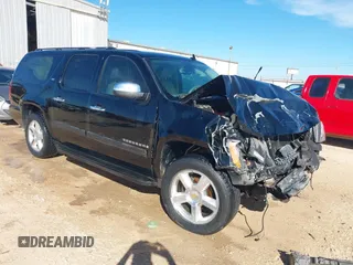 2007 Chevrolet Suburban LT with VIN 3GNFC16077G264439, listed as a IAAI auction lot 41212959 with Not Provided miles. Bid and sale history available at carsss.com. Image 1.