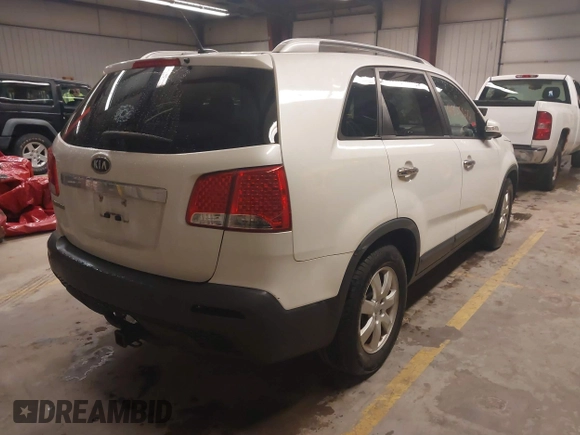 2012 Kia Sorento LX with VIN 5XYKTDA2XCG250013, listed as a IAAI auction lot 41863672 with 172,118 mi miles. Bid and sale history available at carsss.com. Image 4.