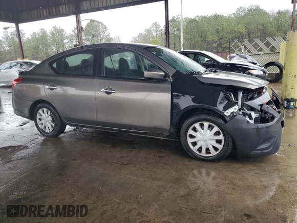 2017 Nissan Versa SV z VIN 3N1CN7AP5HK437552, wystawiony jako Copart lot #45265895 z przebiegiem 168 202 mil mil oraz Szkoda całkowita • Salvage title. Historia ofert i sprzedaży dostępna na DreamBid. Obrazek 4.