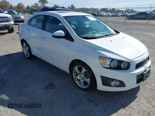 2012 Chevrolet Sonic LTZ z VIN 1G1JE5SH4C4156117, wystawiony jako IAAI lot #41281349 z przebiegiem 97 970 mil mil oraz . Historia ofert i sprzedaży dostępna na DreamBid. Obrazek 1.