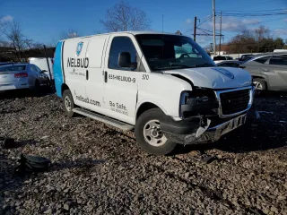2021 GMC Savana Cargo Van with VIN 1GTW7AFP1M1255353, listed as a Copart auction lot 84943464 with 41,315 mi miles and Salvage Title. Bid and sale history available at carsss.com. Image 4.