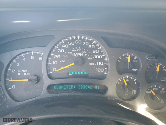 2004 Chevrolet Suburban LT with VIN 3GNFK16T84G181756, listed as a Copart auction lot 81849934 with 303,042 mi miles and Clean Title. Bid and sale history available at carsss.com. Image 9.