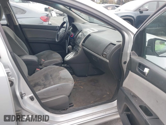 2012 Nissan Sentra 2.0 z VIN 3N1AB6AP8CL695223, wystawiony jako IAAI lot #42464414 z przebiegiem 177 161 mil mil oraz . Historia ofert i sprzedaży dostępna na DreamBid. Obrazek 5.