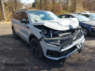 2023 Kia Sorento SX z VIN 5XYRK4LF9PG225384, wystawiony jako IAAI lot #40764573 z przebiegiem 10 544 mil mil oraz . Historia ofert i sprzedaży dostępna na DreamBid. Obrazek 1.