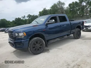 2022 Ram 2500 Big Horn z VIN 3C6UR5DL9NG149946, wystawiony jako Copart lot #56124505 z przebiegiem Nie podano mil oraz Szkoda całkowita • Salvage title. Historia ofert i sprzedaży dostępna na DreamBid. Obrazek 1.