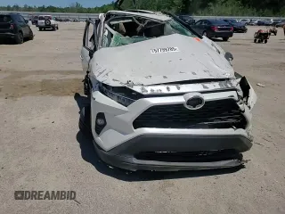 2021 Toyota RAV4 XLE Premium z VIN 2T3A1RFV0MW153326, wystawiony jako Copart lot #57799785 z przebiegiem Nie podano mil oraz Szkoda całkowita • Salvage title. Historia ofert i sprzedaży dostępna na DreamBid. Obrazek 14.