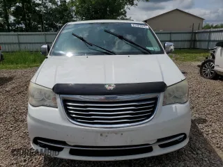 2014 Chrysler Town & Country Touring L z VIN 2C4RC1CG2ER277100, wystawiony jako Copart lot #61407975 z przebiegiem 190 577 mil mil oraz Szkoda całkowita • Salvage title. Historia ofert i sprzedaży dostępna na DreamBid. Obrazek 5.