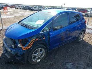 2021 Chevrolet Bolt EV LT z VIN 1G1FY6S05M4100363, wystawiony jako IAAI lot #42091631 z przebiegiem 26 812 mil mil oraz . Historia ofert i sprzedaży dostępna na DreamBid. Obrazek 2.